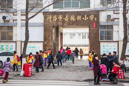 小學(xué)大門