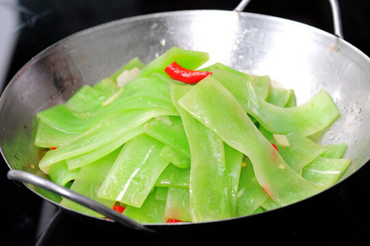 干鍋青筍