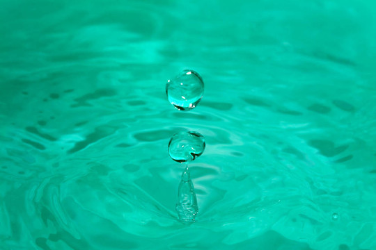 水綠色
