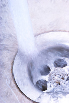 順著排水溝
