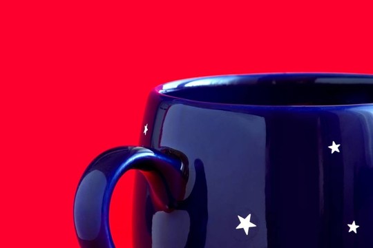 藍(lán)色的咖啡杯