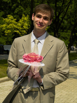 花束的男人