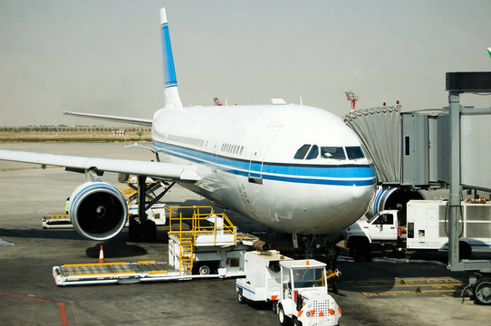 飛機(jī)停放在門口