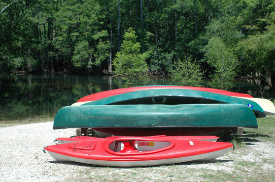 canoes_1