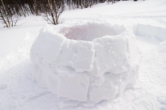 雪塊砌成的圓頂小屋