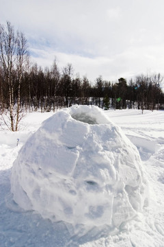 雪塊砌成的圓頂小屋