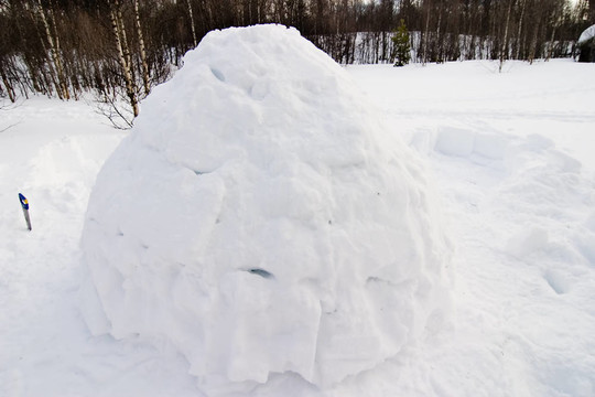 雪塊砌成的圓頂小屋