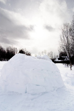 雪塊砌成的圓頂小屋