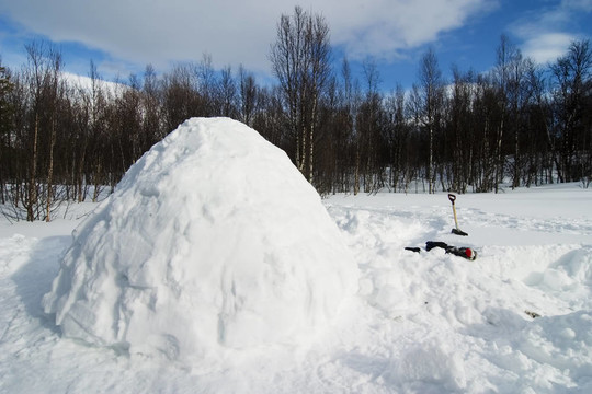 雪塊砌成的圓頂小屋