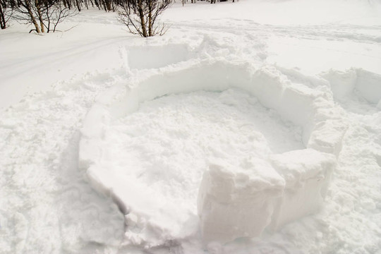 雪塊砌成的圓頂小屋