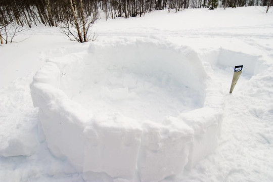 雪塊砌成的圓頂小屋