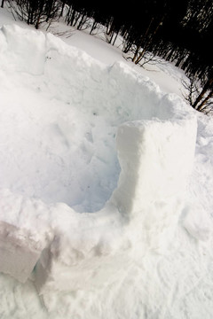 雪塊砌成的圓頂小屋