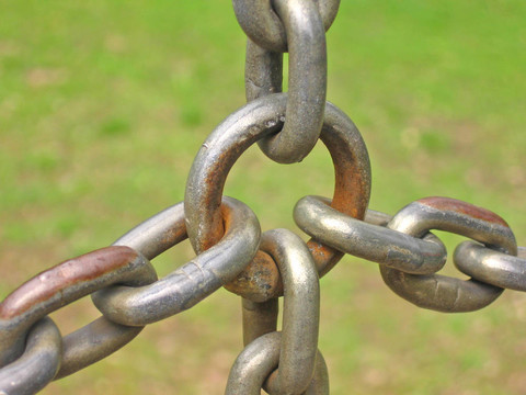 chains2.jpg