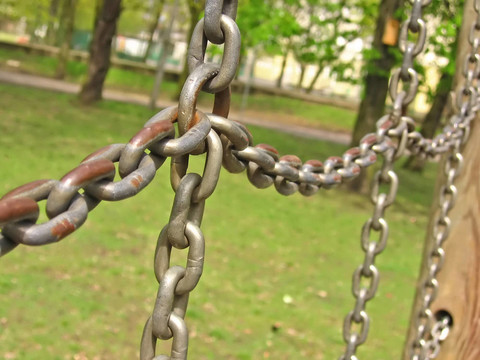 chains4.jpg