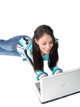年輕的Hispanic Woman Laptop