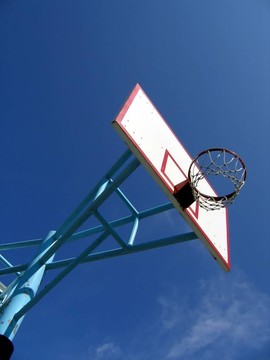 在籃球場(chǎng)上