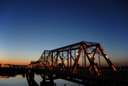 亞歷山大橋