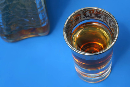 獨自飲酒