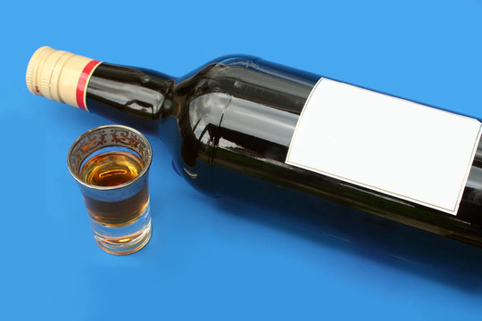 獨自飲酒
