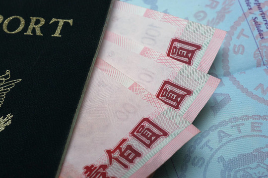 護(hù)照和現(xiàn)金