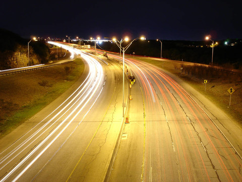 夜晚的公路