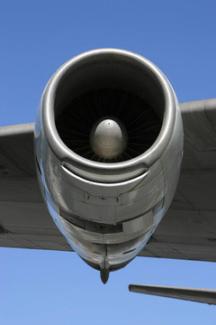 噴氣發(fā)動(dòng)機(jī)機(jī)翼1