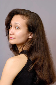 長著棕色頭發(fā)的女孩