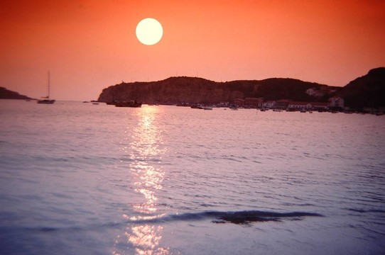 太陽(yáng)在水上