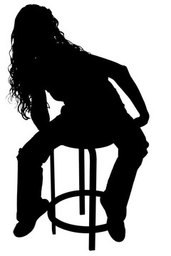 女性坐著剪裁的剪影