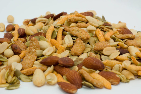 堅(jiān)果和薯片