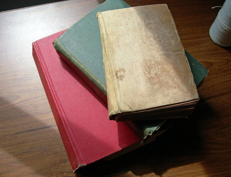 很老的書