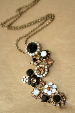 閃閃發(fā)光的項鏈