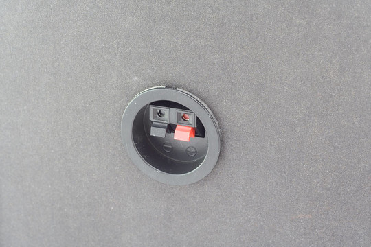 揚(yáng)聲器連接器
