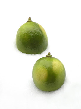 兩個(gè)酸橙