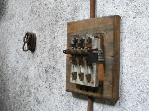斷路器