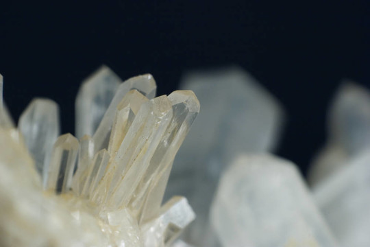 石英晶體；1:1的微距