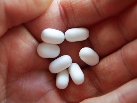 手上的藥丸