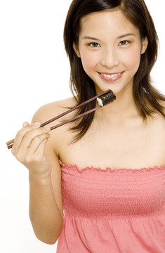漂亮女孩吃日本食品