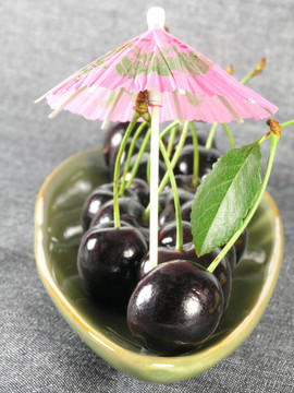 夏季：黑櫻桃