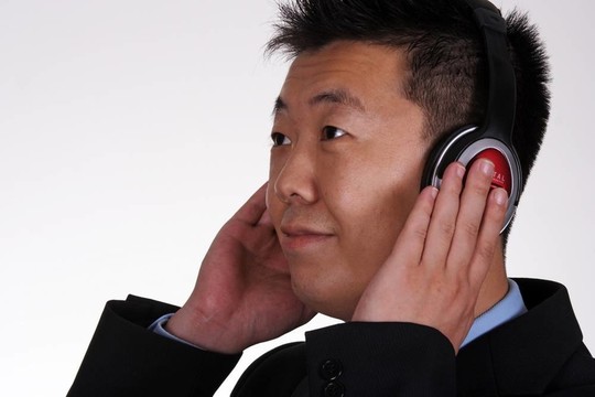 亞洲商人聽