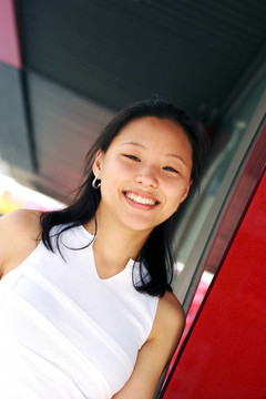 一個(gè)有著燦爛笑容的韓國女人