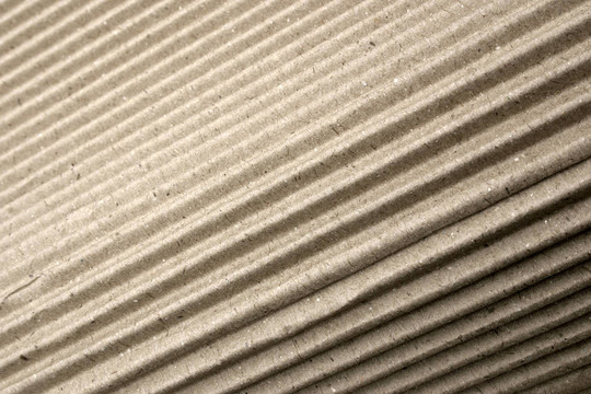 傾斜的瓦楞紙板