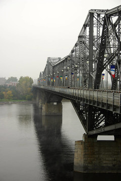 亞歷山大橋。