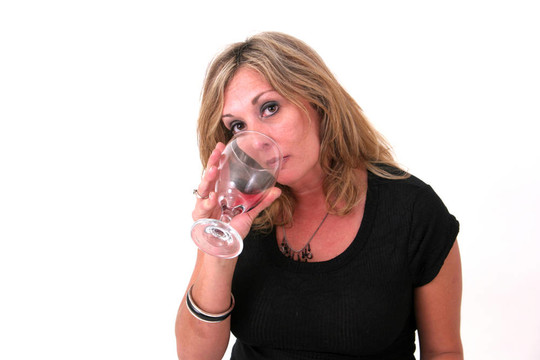 金發(fā)碧眼的葡萄酒杯