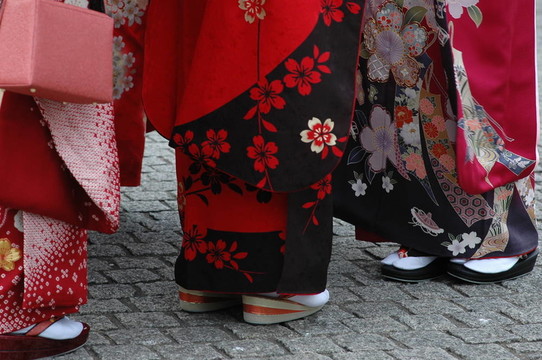 女生的和服
