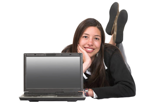 漂亮的商業(yè)女人與筆記本電腦