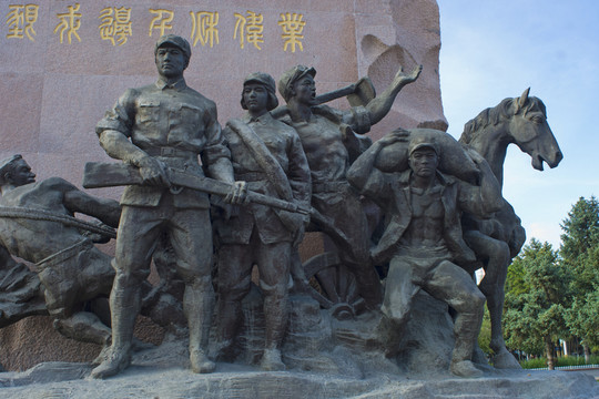 軍墾雕塑