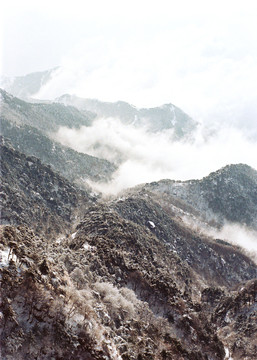 云霧雪山
