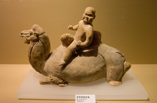 彩繪騎臥駝俑
