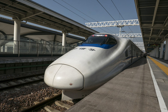 高鐵車站站臺(tái)